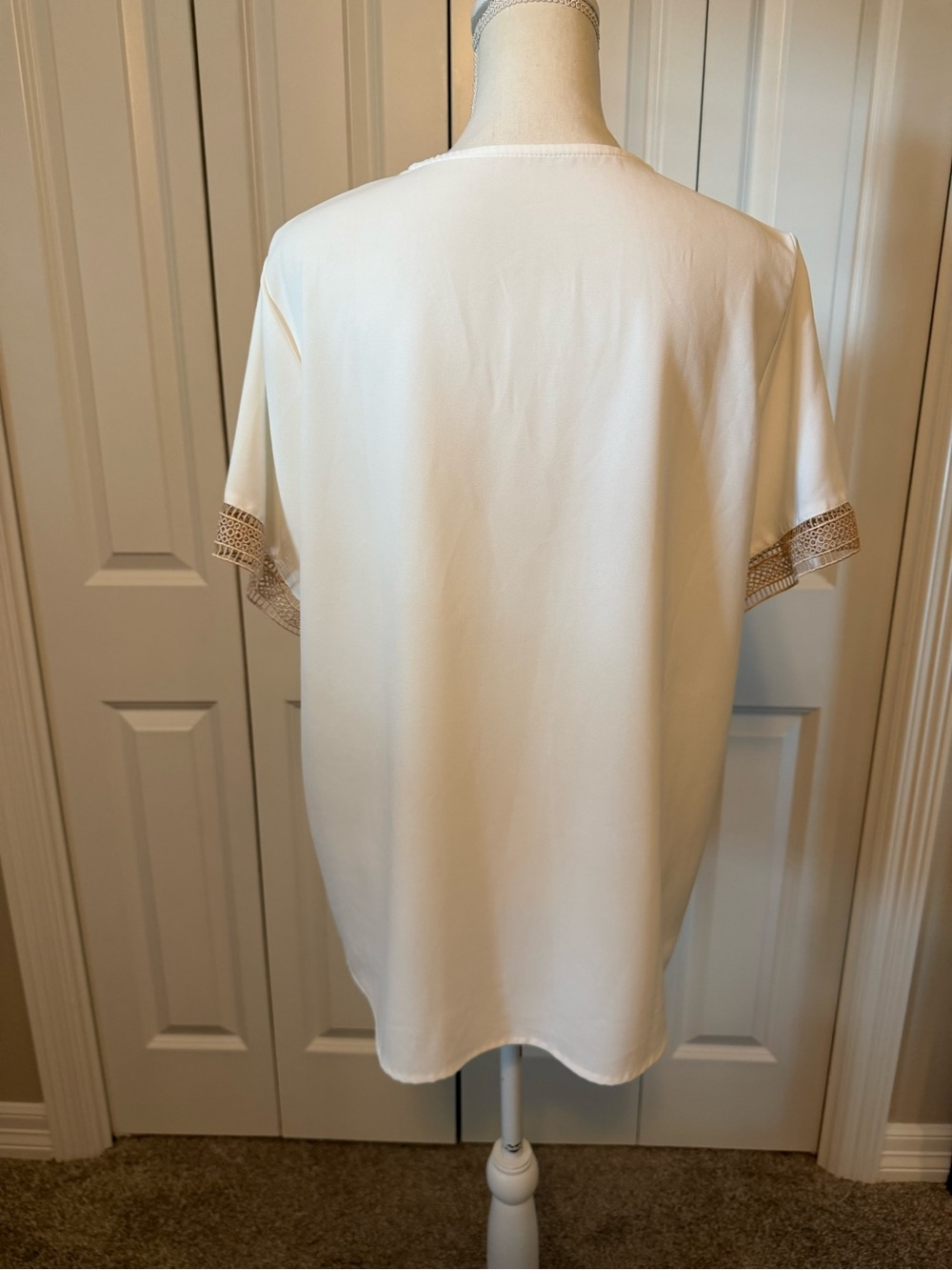 Short Sleeved V-Neck Lace Casual Fashion Crochet Boho Top Size XL EUC - Picture 12 of 13